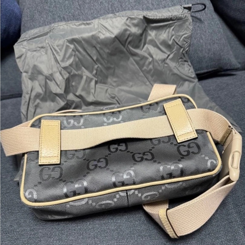 Gucci Black and Tan Belt Bag - Picture 2 of 4